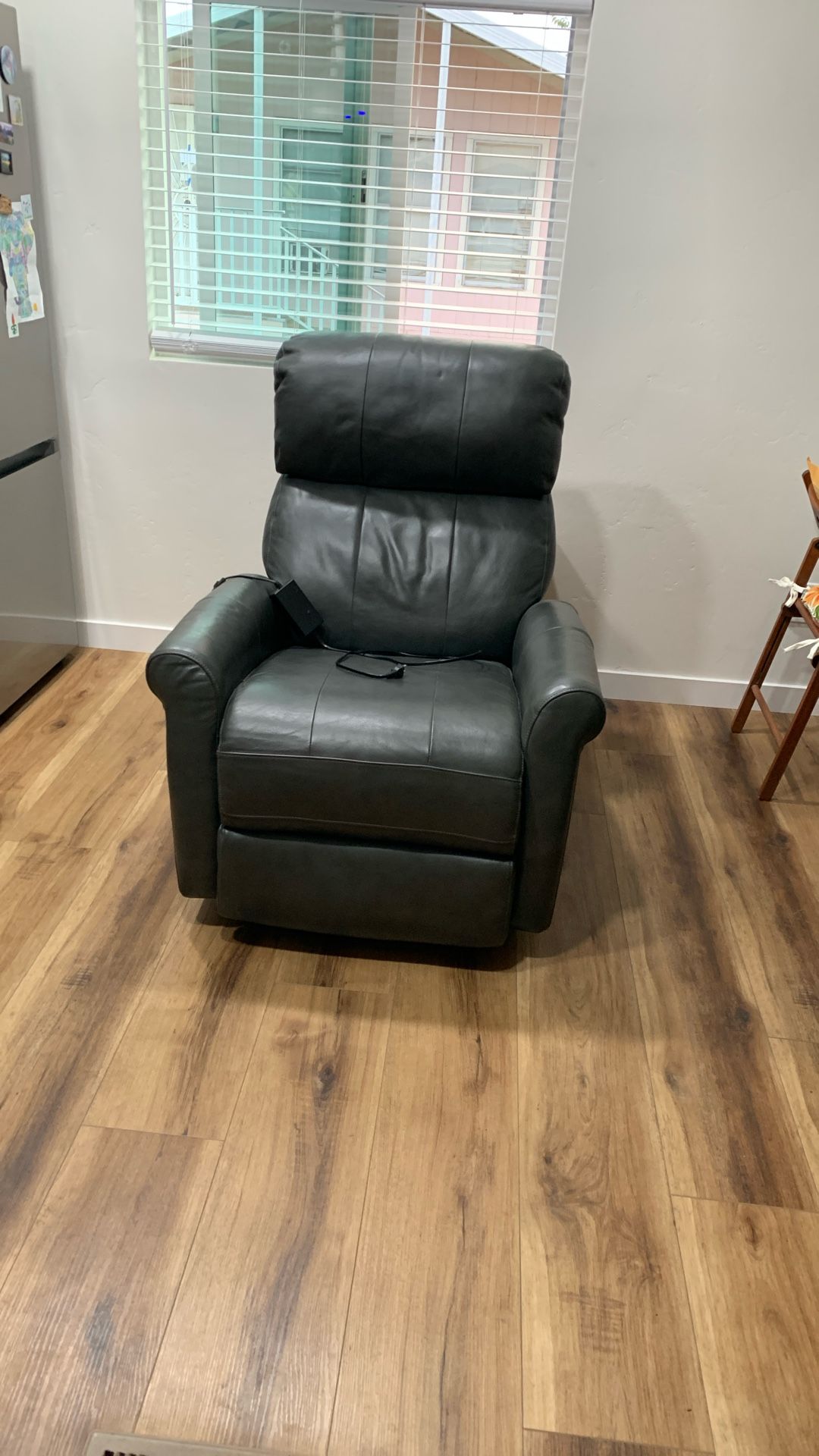 Electric Recliner Chair W/ Different Settings