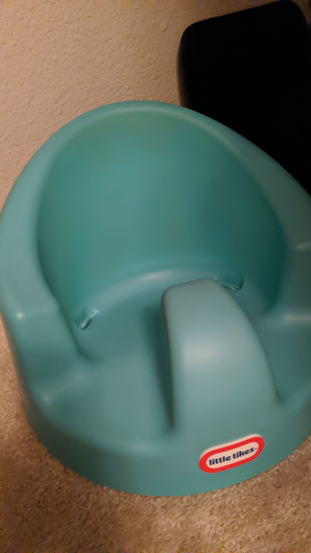 Little tikes chair.