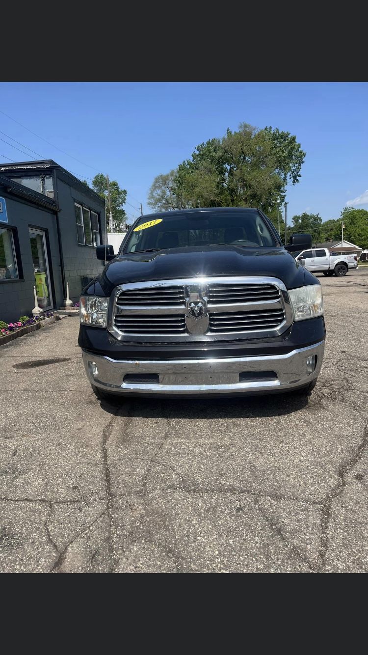 2017 BLACK DODGE RAM 1500 SLT TRUCK 4X⃣4 𝓂𝓊𝓈𝓉 𝓈ℯ𝓁𝓁