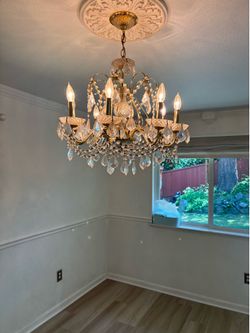 Chrystal chandelier