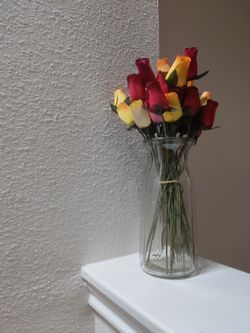 Glass vase with rose flowers