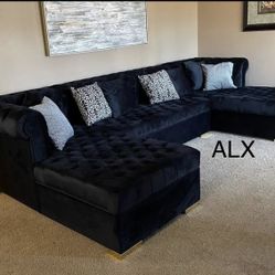 <Brand New Black Duble Chaise Sectional Free Delivery 