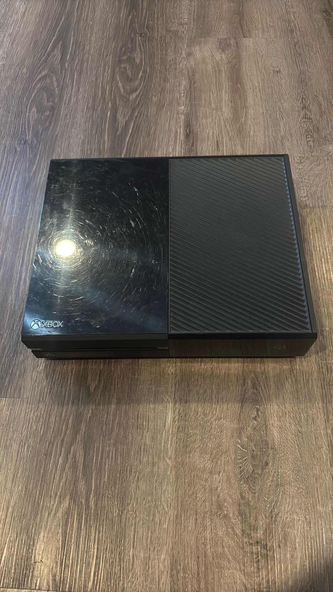 Xbox One (includes Many Downloaded Games)
