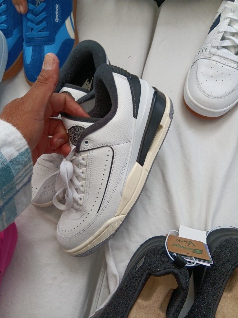 Nike Jordan AJ 2/3 Size 6Y