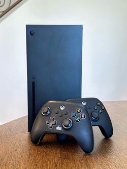 XBOX Series X + 2 Custom Controllers