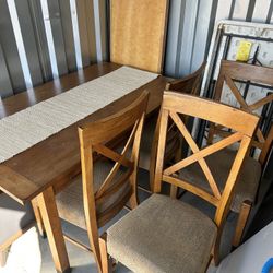 Dining Room Table w/ 6 Chairs