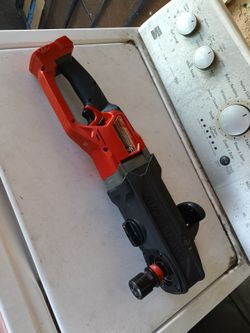 Milwaukee
M18 FUEL 18V Lithium-Ion Brushless Cordless GEN 2 SUPER HAWG 7/16 in. Right Angle Drill (Tool-Only) poco uso