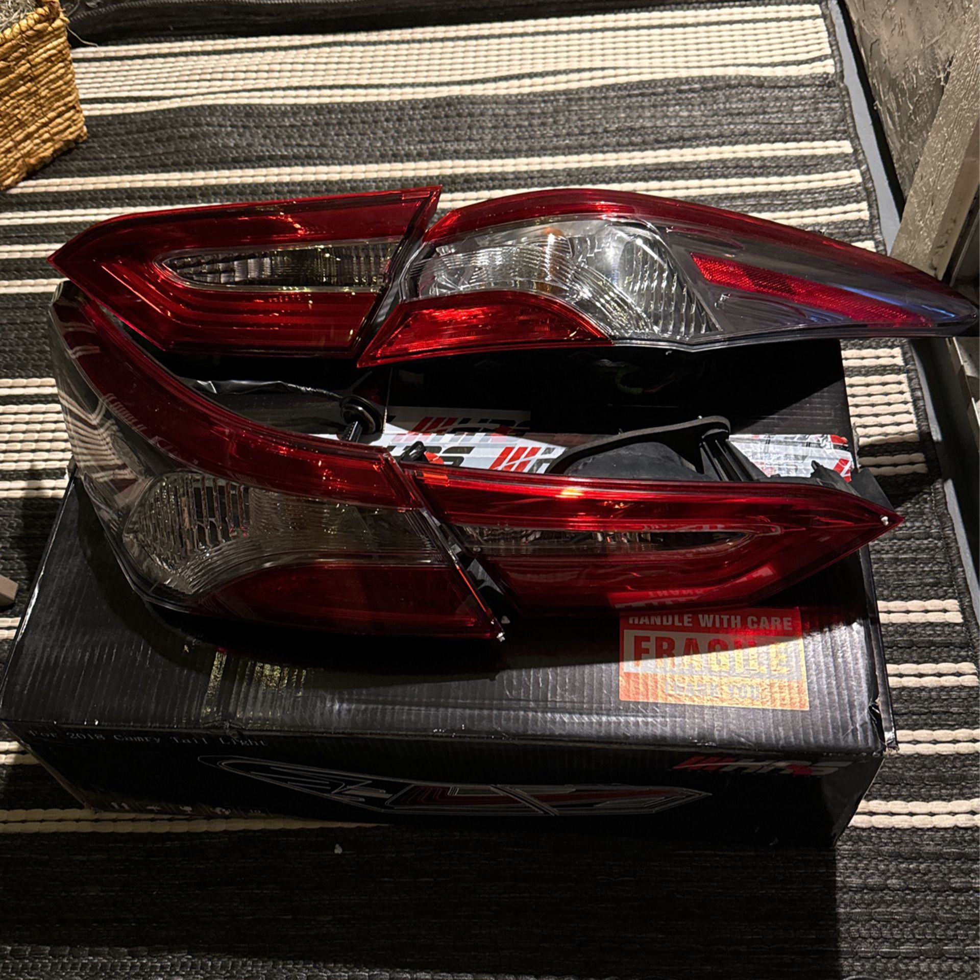 ‘18-‘24 Camry SE/XSE/LE/XLE Complete Tail Light Assembly
