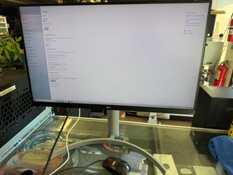 LG 27UL650-W 27” 4K UHD IPS Monitor HDR400