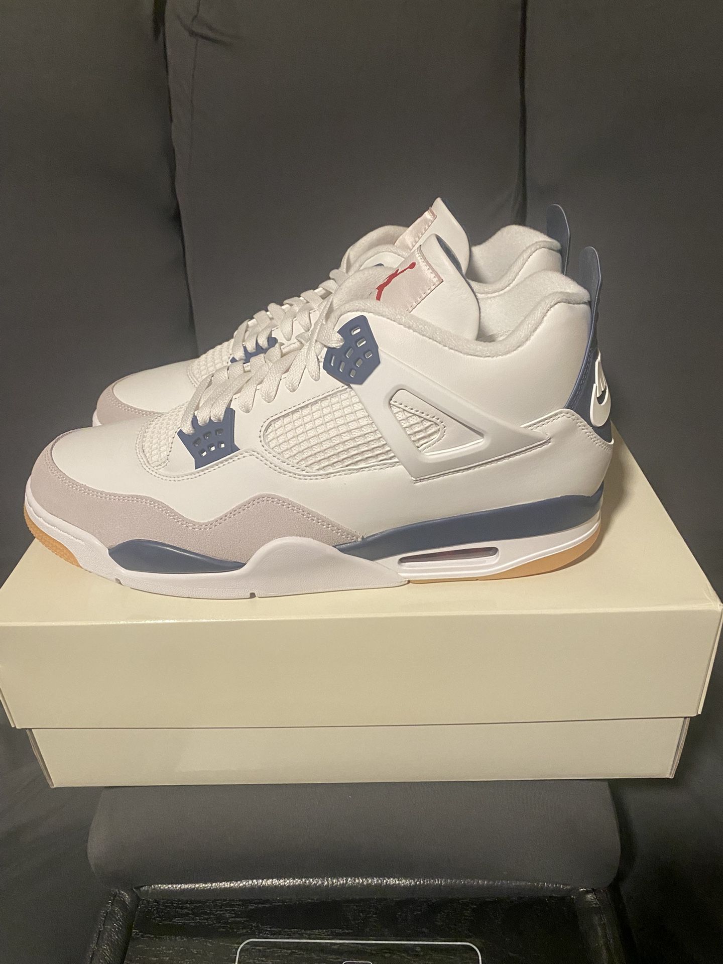 JORDAN 4 RETRO SB NAVY SIZE 13M & 14M