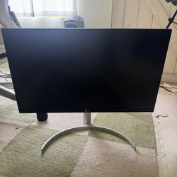 27’ LG 4k UHD MONITOR 