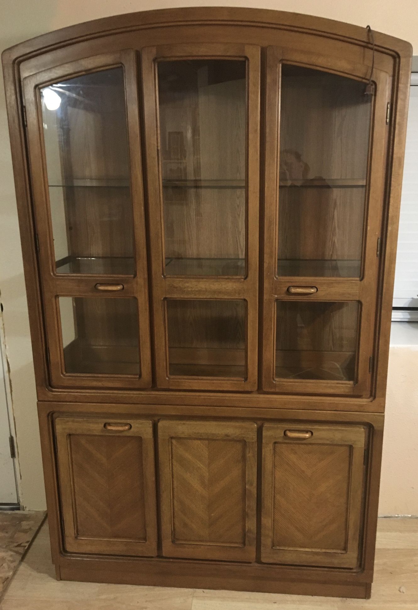 China Hutch - Lighted, Honey Oak