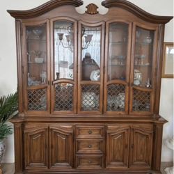 Thomasville Wood China Cabinet