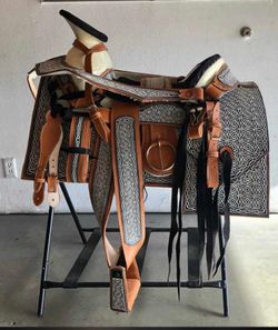 Montura bordada hecho en México 100% calidad