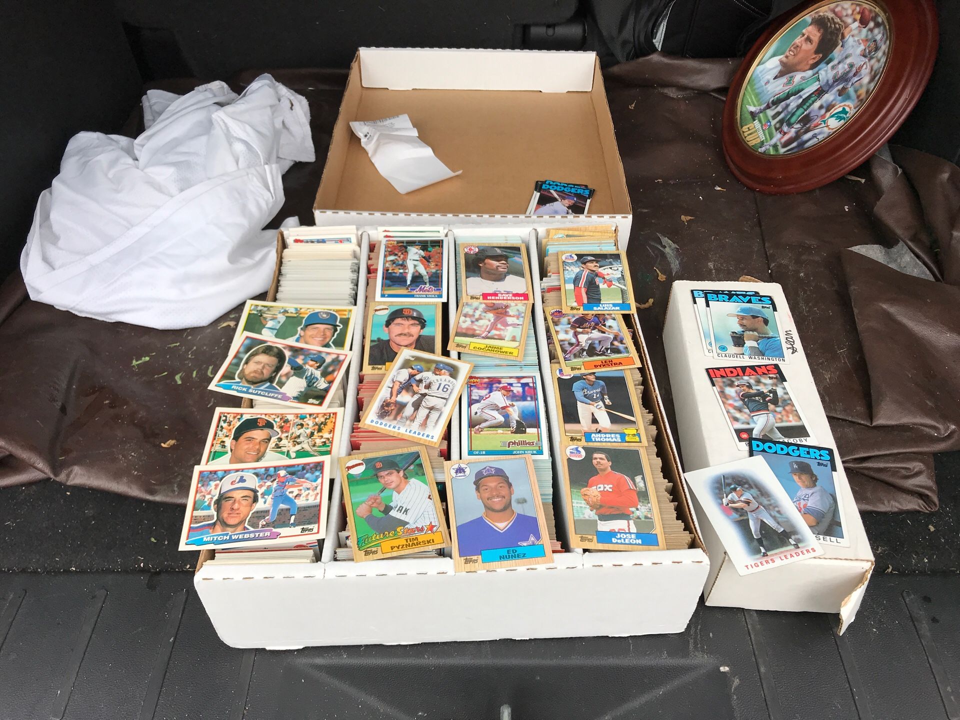 Old baseball cards many from the 80s
