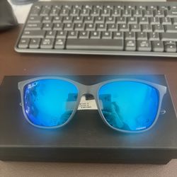 Brand New Ray-Ban Unisex Sunglasses With Polarized Lenses 