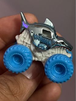 Monster Jam Mini Megalodon Chrome Blue Mini Truck 1:87 Series 8 2022 Pre-Owned.