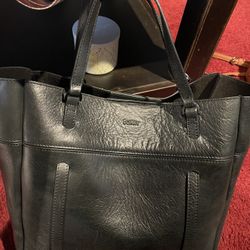 Black Leather   Medium  bag Like New