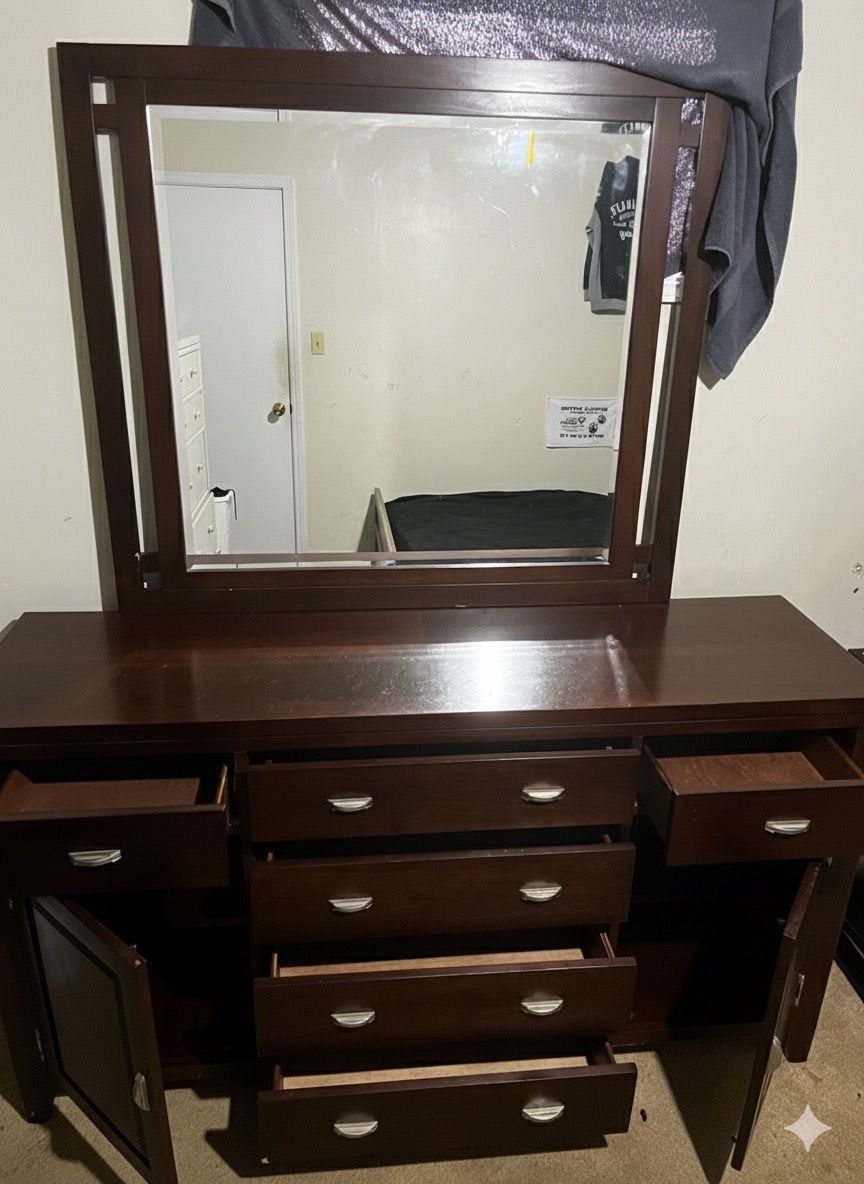 Brown Dresser/mirror