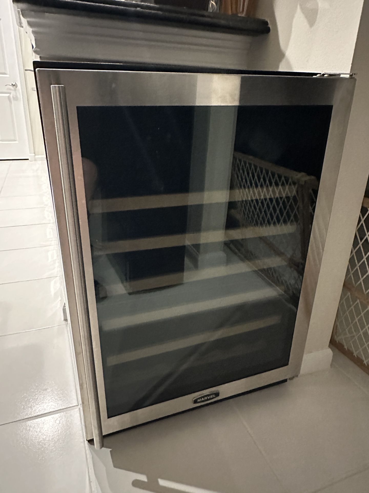 Marvel wine fridge cooler 61wcm654
