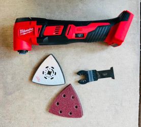 Milwaukee 2626-20 M18 Cordless Oscillating Multi-Tool with Attachments (Tool only)