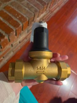 Solid Brass Water Pressure Reducing Valve for 1-1/4 inch