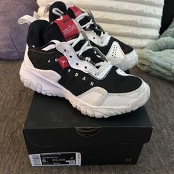 Jordan Delta 2 GS - Size 5 Youth 