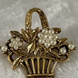 1928 Vintage Flower Basket Gold Tone And Faux Pearls 1 1/2” X 1 1/4” Great Condition 