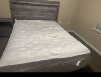 Queen Size Boxspring $30