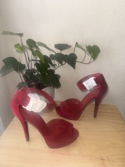 Red heels size 7.5