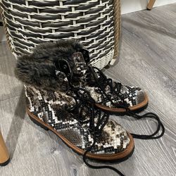 Report Women’s Boots Size 7.5 Store Display W/ Sticker Price Tag