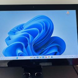 Samsung XE700T1A.   i5   4 Gb Ram. 128 Gb Ssd.  Windows 11