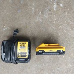 Charger DCB 112  -  12v / 20 V MAX  Lithium ION   -   Barry  3  A H Lithium ION  (  Brand  New  Set  )