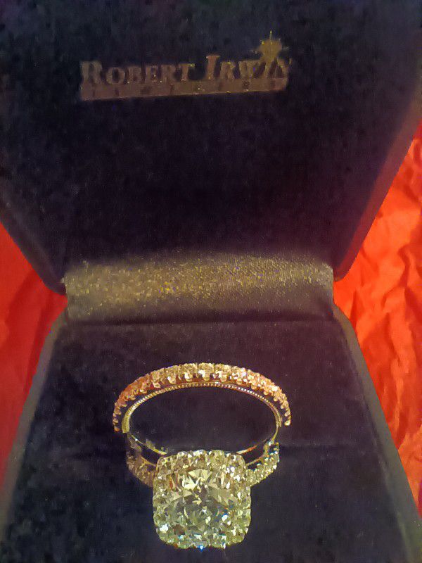 Robert Irwin Jewelers Engagement Ring + Band (MSRP: $2694.86) 