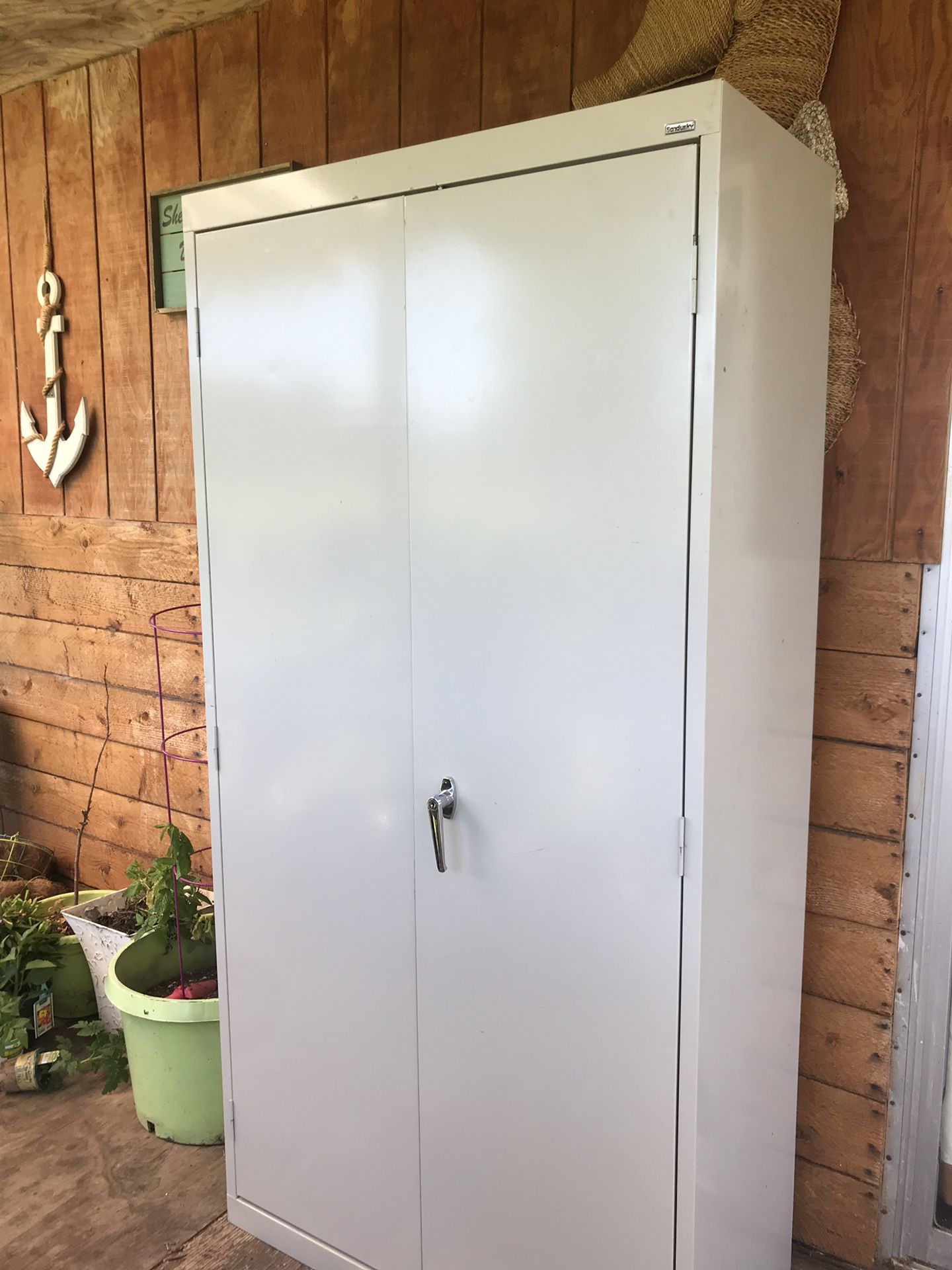 Grow tent cabinet