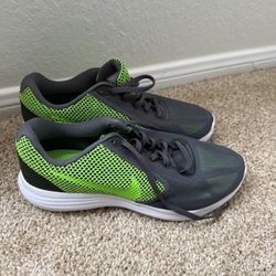 Nike revolution 3 Size 9
