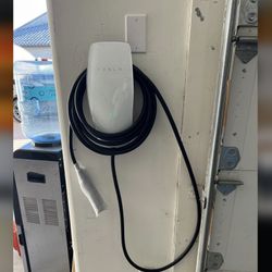 Tesla wall charger 