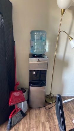 Water cooler hot / cold water