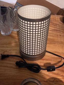 Metal Grid Cylinder Lamp Table Lamp