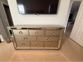 Pulaski Farrah Luxury furniture