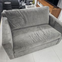 Love Seat Futon,  perfect condition, new maitrress 