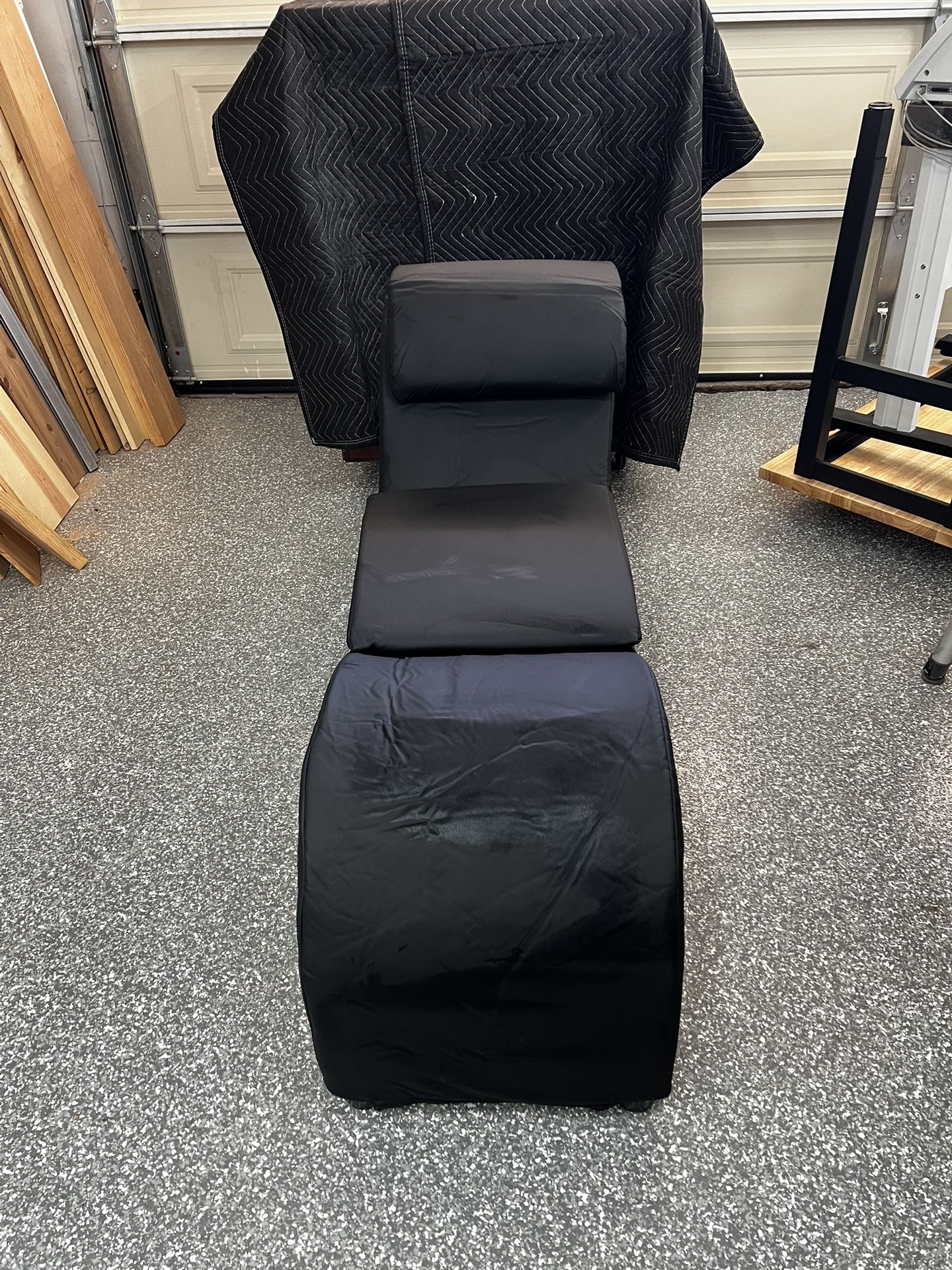 Mjkone 60” Curved Yoga Lounge Chair – NEW – Never Used