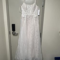 Brand New David’s Bridal Wedding Dress w/ Tags Still On