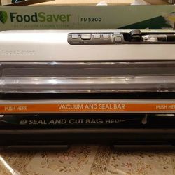 Foodsaver FM5200 vacuum sealer barely used the plastic cutter is missing other than that item works great retails for $230 plus tax 