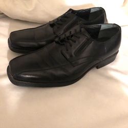 Black dress shoes
