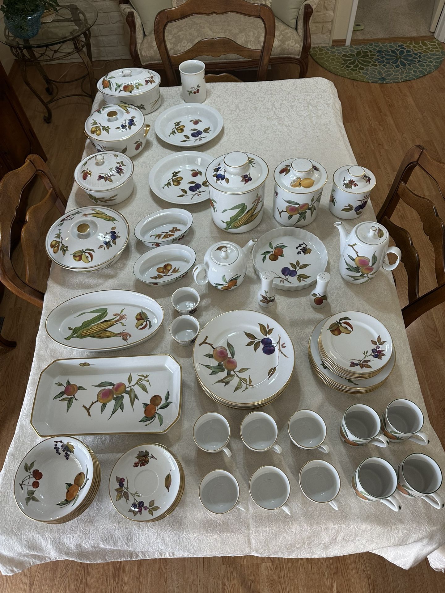 Royal Worcester Evesham Dinnerware