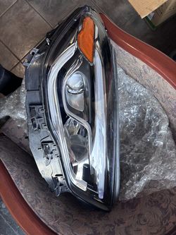 2021 Mercedes-Benz GLA 250 passenger headlight