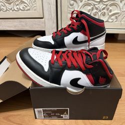 Nike Air Jordan 1 Mid 6 Youth Almost New!!!