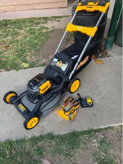 DEWALT 60V Max 21” Cordless Lawn Mower w/ FLEXVOLT Battery & Charger