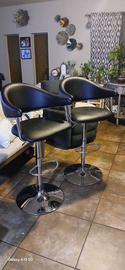 2 black stools
